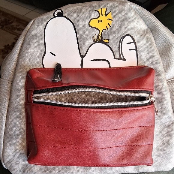 Peanuts Backpack with Black Interior. Exellent Cond. - Picture 13 of 16